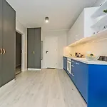 Glow Apartments, Dolny