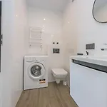Glow Apartments, Dolny