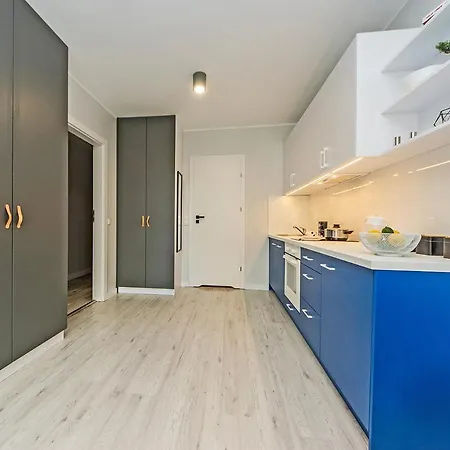 Glow Apartments, Dolny