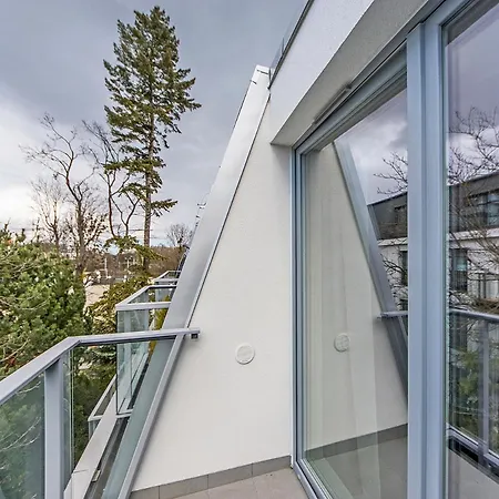 Glow Apartments, Dolny